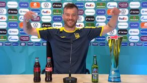 Yarmolenko fez o oposto de Ronaldo e Pogba: «Coca-Cola e Heineken, por favor contactem-me»»