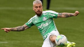 Jogador do Palmeiras apanhado por adeptos em festa clandestina