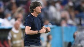 Joachim Löw: «Cristiano Ronaldo faz muito mais do que livrar-se de garrafas de Coca Cola»
