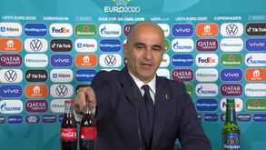 «Red devils love Coca Cola»: nem o selecionador belga resistiu a deixar a sua 'piada'
