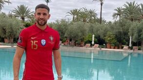 Taarabt veste-se a rigor e está a postos para apoiar Portugal