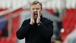A dor de cabeça de Koeman: oito avançados para apenas três lugares