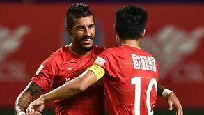 Médio brasileiro Paulinho deixa o Guangzhou por não poder entrar na China