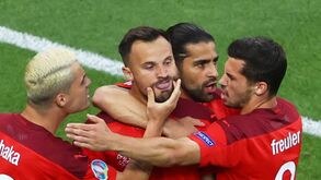 Seferovic à espera do amigo Vertonghen