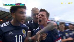 Escócia volta aos golos num Europeu... 25 anos depois: veja o momento de glória de McGregor
