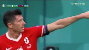 Suécia-Polónia: Lewandowski simulou, tirou defesa do lance e colocou a bola no lugar onde a coruja dorme