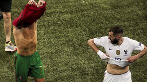 Cristiano Ronaldo 'reforçou' coleção de camisolas com dupla troca frente à França