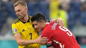 A crónica do Suécia-Polónia, 3-2: Nem o bis de Lewandowski safa Paulo Sousa