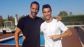 Ferdinand 'avisa' Gary Lineker sobre Cristiano Ronaldo: «Ele vai mandar-me mensagem...»