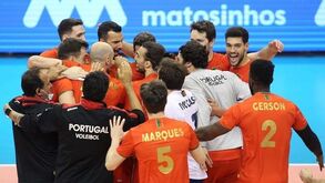 Selecionador nacional chama 16 jogadores para preparar o Europeu de voleibol