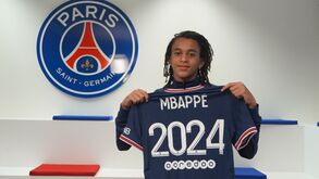 Irmão de Mbappé assina contrato de formação com o Paris Saint-Germain
