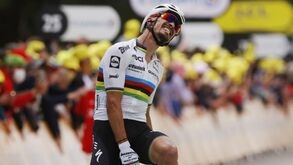 Julian Alaphilippe vence etapa e é o primeiro camisola amarela do Tour'2021