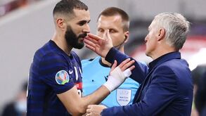 Deschamps criticado em França após adeus ao Euro: até chamada de Benzema está ser questionada