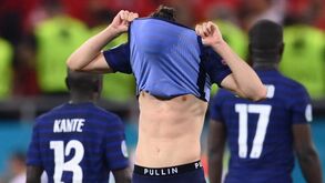 Adeus da França dá confusão na bancada: mãe de Rabiot 'atira-se' a familiares de Pobga e Mbappé