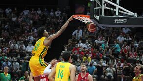 Brasil 'arrasa' Croácia e avança no pré-olímpico de basquetebol
