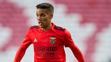 Pedrinho Aliviado Por Sair Do Benfica Ate Chorou De Tao Feliz Que Ficou Benfica Jornal Record