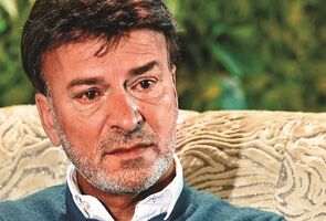 Tony Carreira bị nhồi máu cơ tim và phải nhập viện tại Bệnh viện Faro - Tin ngoài sân cỏ - Báo Record.