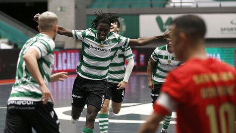 Sporting vence Benfica na Luz e lidera o campeonato de futsal