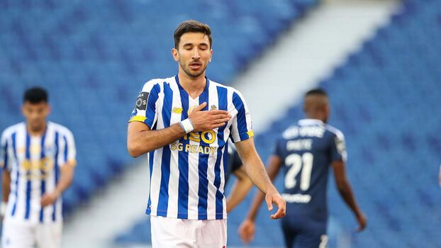 Hertha junta-se à corrida por Grujic 