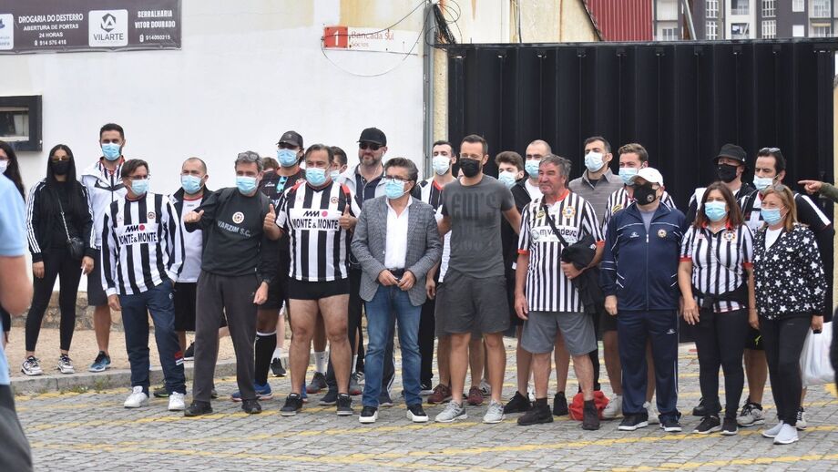 Caminhada de dez quilómetros para 'pagar' a permanência na 2.ª Liga