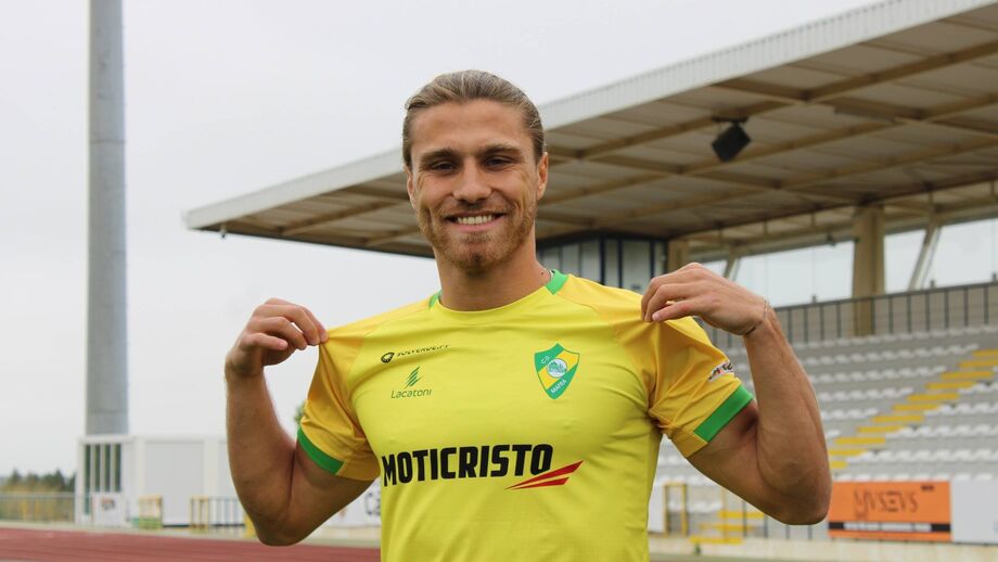 Leandro Silva é o primeiro reforço para 2021/22