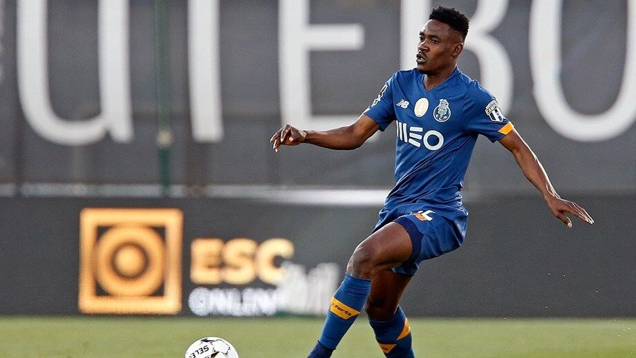Defesa do FC Porto com reforços em duas posições