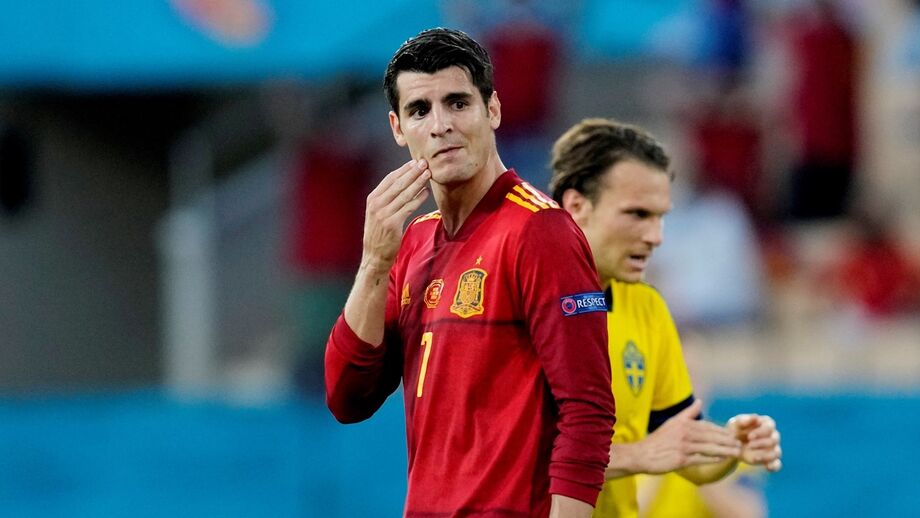 Morata recebe onda de apoio após assobios