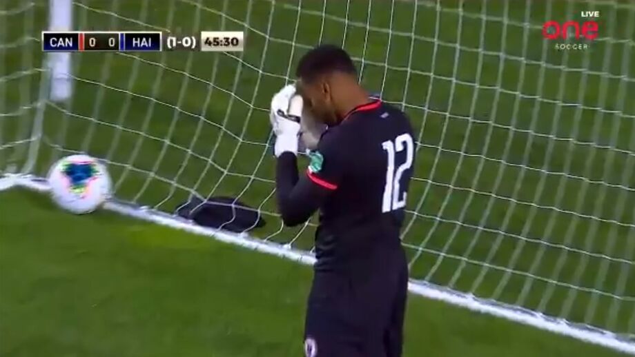 Autogolo inacreditável: guarda-redes do V. Setúbal fez isto na qualificação para o Mundial