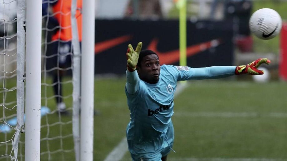 Álvaro Ramalho chega-se à frente para assumir a baliza do Belenenses SAD