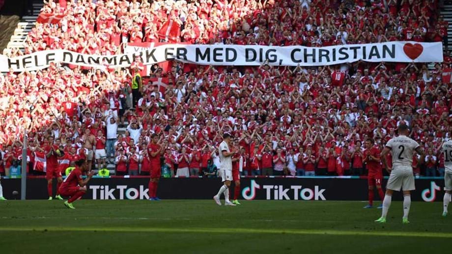 É o momento do Euro: ao minuto 10, belgas e dinamarqueses pararam o jogo para aplaudir Eriksen