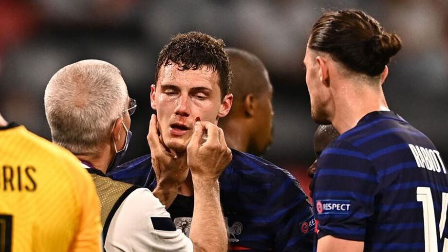 UEFA diz que médico de França agiu em conformidade e que Pavard não desmaiou