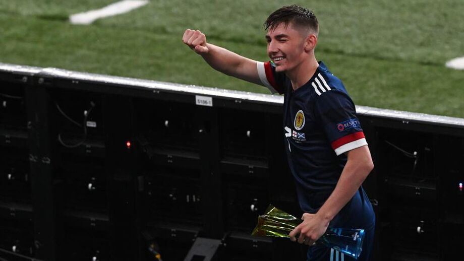 Billy Gilmour, o 'miúdo' que foi um senhor e deu lição em Wembley