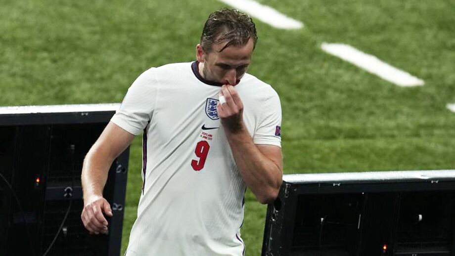 Artilheiro Harry Kane em 'parte incerta' e alvo de críticas
