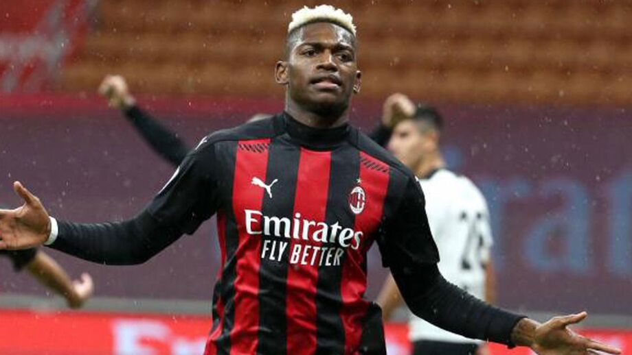 Rafael Leão perseguido pelos lobos