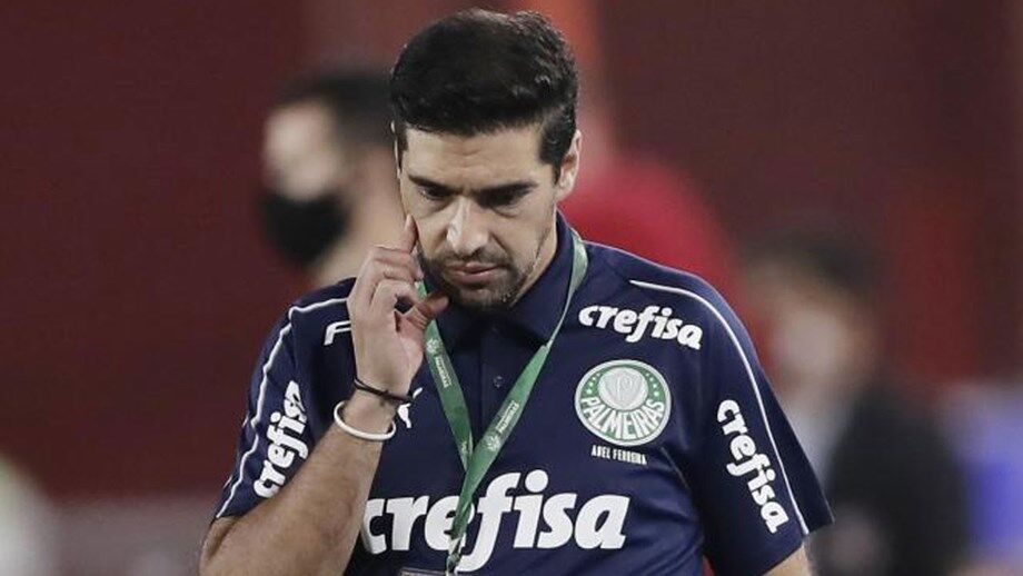 Abel Ferreira não perdoa episódio do piercing e promete