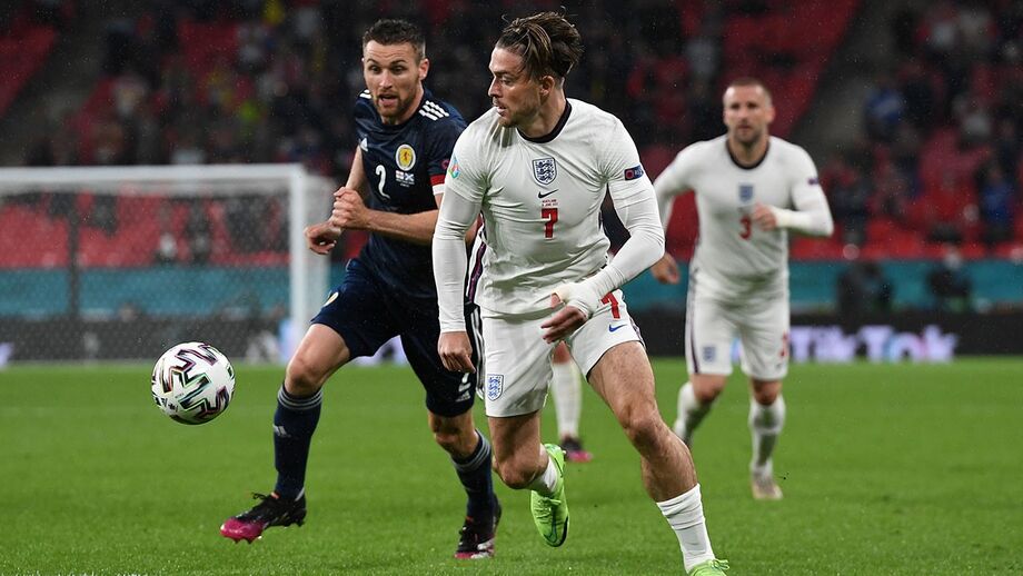 «Adoro os teus gémeos, és mesmo bonito...»: a estratégia escocesa para tirar Grealish do sério