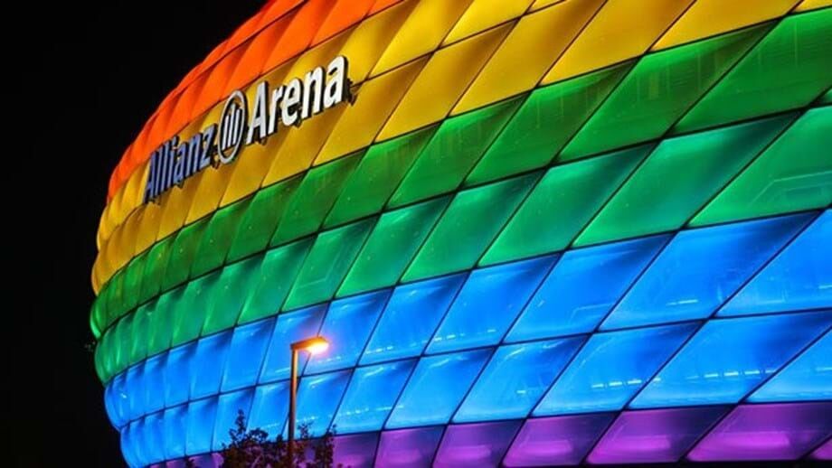 Temática LGBT às voltas num Velho Continente: Arco-íris puxa para um lado... e UEFA para outro?