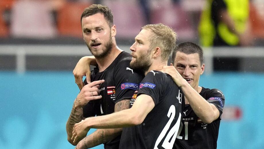 Arnautovic (à esquerda)