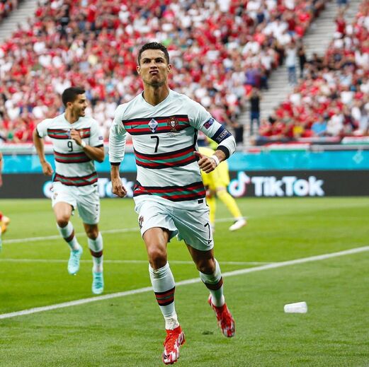 1.º Cristiano Ronaldo - 300 milhões