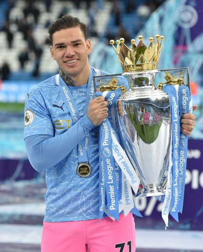 Guarda-redes: Ederson (Manchester City)