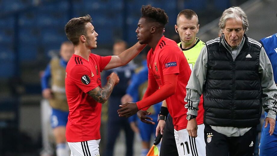 Nuno Tavares abre a porta de saída do Benfica