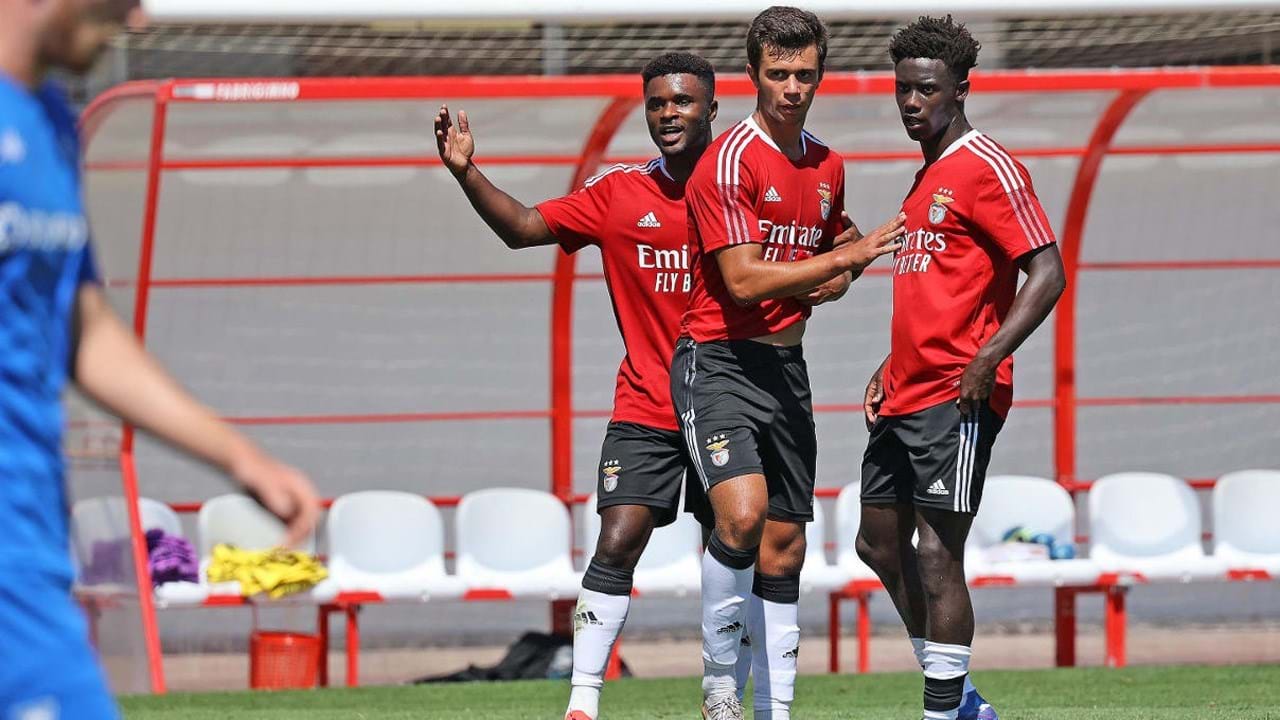 Benfica B Vence Estoril Em Jogo-treino - Benfica B - Jornal Record