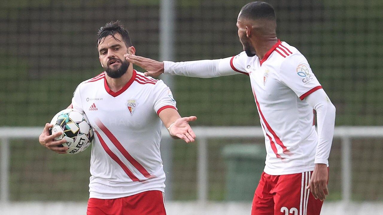 Vítor Bruno (com a bola) representava o Vilafranquense