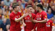 Harry Wilson (ao centro)