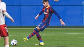 Quem sabe nunca esquece: Tiago marca golaço em jogo de lendas pelo Chelsea