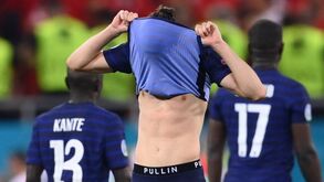 «Tens algum problema, amigo?»: A frase de Pogba que terá aquecido os ânimos na seleção francesa
