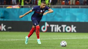 Mais de 260 mil franceses assinaram petição que pede repetição do jogo frente à Suíça