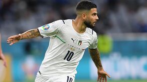 Courtois bem se esticou mas nada conseguiu fazer: o grande golo de Insigne no Bélgica-Itália