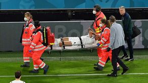 Spinazzola saiu de maca no Bélgica-Itália e lesão é ainda mais grave do que se esperava