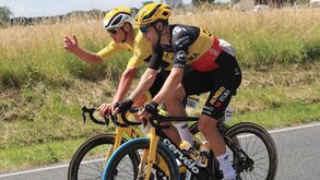 Van der Poel e Van Aert uniram-se na fuga